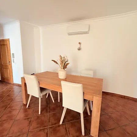 Stela's House - Local